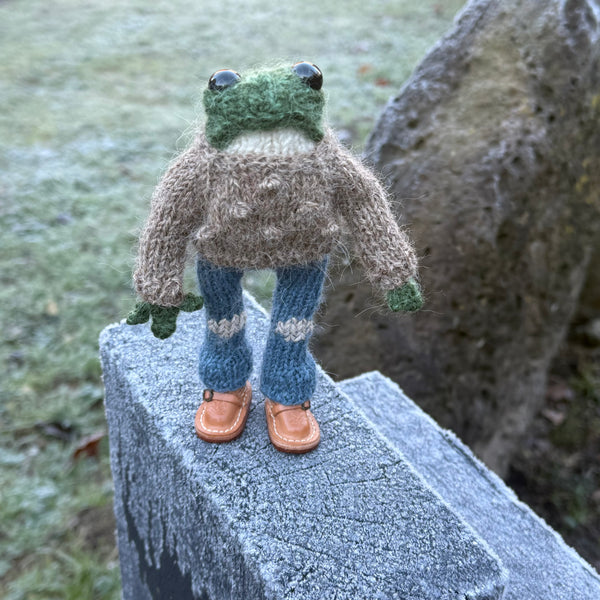Hand knitted frog