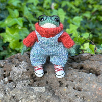 Hand knitted frog