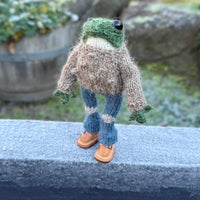 Hand knitted frog